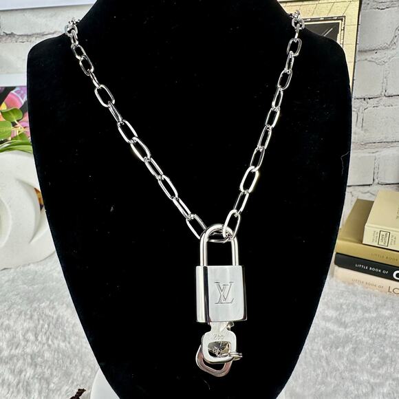 Louis Vuitton Silver Lock and 2 Keys #442 BRAND NEW comes with free chain too! - Picture 1 of 10